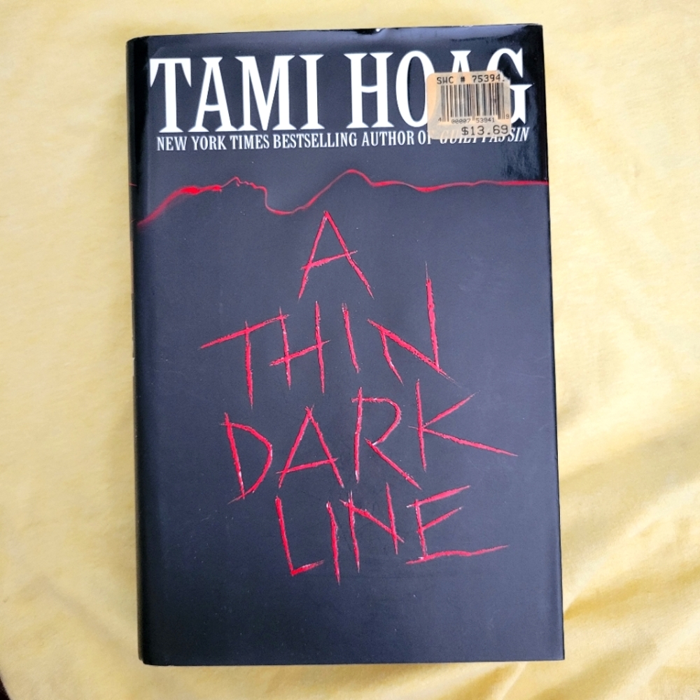🔸3/$12 A Thin Dark Line by Tami Hoag, NY Times Bestselling Author, Thriller